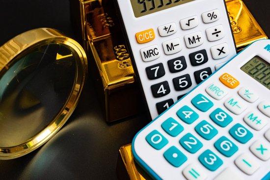 个人贷款息费明示新规落地,会员费纳入引发热议;行业优胜劣汰加速。 股票财经