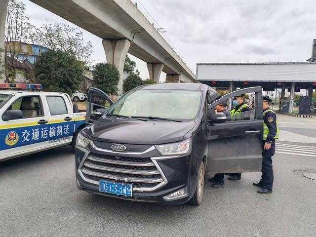  【深度技术】两起冲卡案件的执法复盘：非法营运的证据链锁定与法律适用分析 新闻