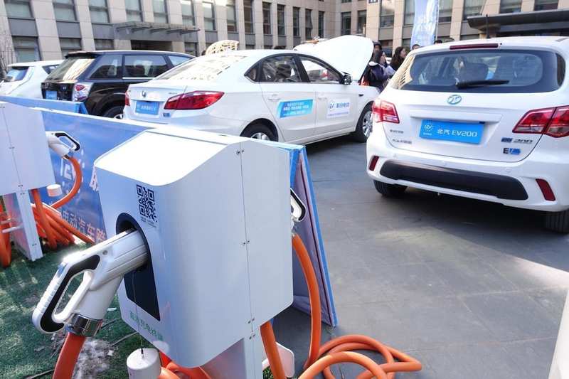 为什么新能源汽车突然卖不动了?三个扎心的真相,戳中了太多人的痛点 汽车科技