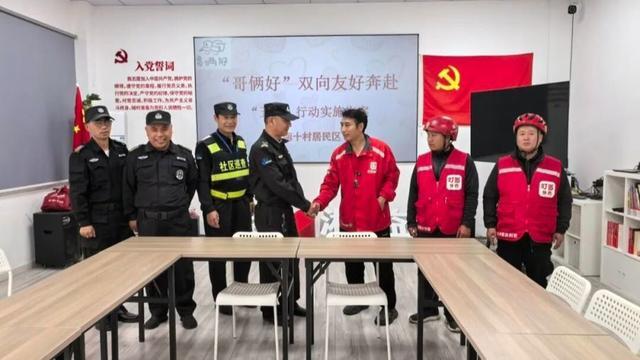 党建引领社区协同治理:从“对立博弈”到“协同共治”的实践路径——基于上海淞南镇“哥俩好”行动的系统分析 新闻 党建引领社区协同治理:从“对立博弈”到“协同共治”的实践路径——基于上海淞南镇“哥俩好”行动的系统分析 新闻 党建引领社区协同治理:从“对立博弈”到“协同共治”的实践路径——基于上海淞南镇“哥俩好”行动的系统分析 新闻